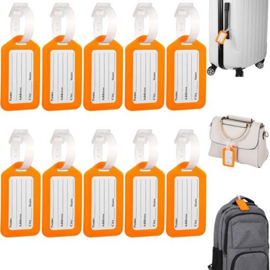 Tien oranje bagagelabels met een doorzichtig plastic riempje, waarvan er één aan een witte tas en één aan een witte koffer hangt.