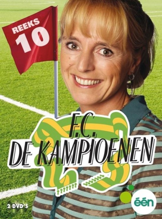 FC De Kampioenen Reeks 10: DVD-hoes met lachende vrouw voor een groen veld met witte lijnen. De titel 'FC DE KAMPIOENEN' is prominent aanwezig, met een rode vlag met 'REEKS 10'.