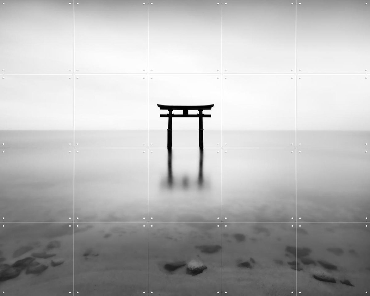 IXXI Torii Gate Lake Biwa - Japan, Jan Becke - 100 x 80 cm - Gratis ophangtool - Grote wanddecoratie en posters - Minimalisme, Fotografie, Woonkamer