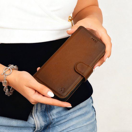 Coque iPhone 15 Bouletta BookCase en cuir - Cognac Brûlé