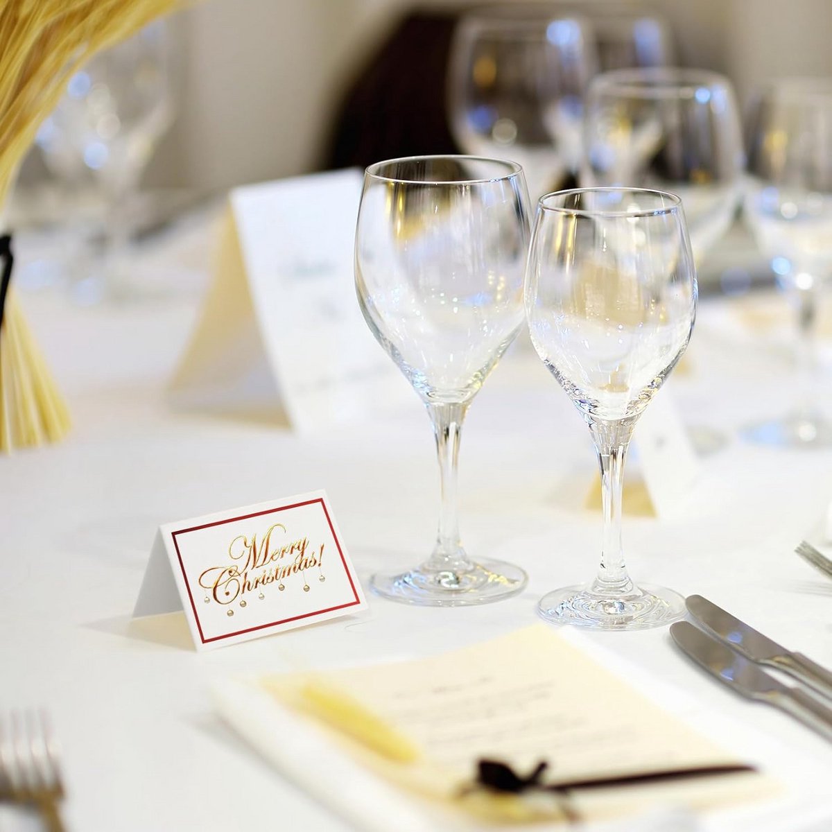 106 Stuks Witte Blanco Tafelplaatskaarten met Rood Gestempelde Rand voor Evenementen