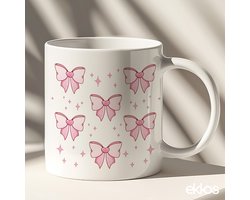 Ekkos Roze Strikjes Koffiemok- Pink Bows Design - Wit Keramiek - 325ml - Cadeau voor Meisjes / Vrouw - Cute Kado Tip - Esthetisch