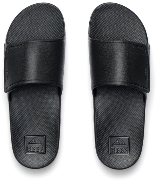 Paar zwarte Reef slippers, bovenaanzicht, met gestructureerd voetbed.