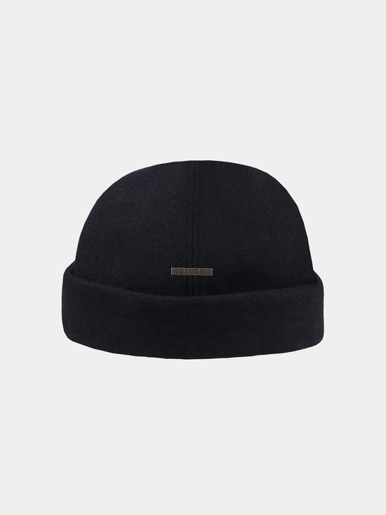 Bonnet docker bleu marine en laine avec une plaque métallique 'HATLAND'.