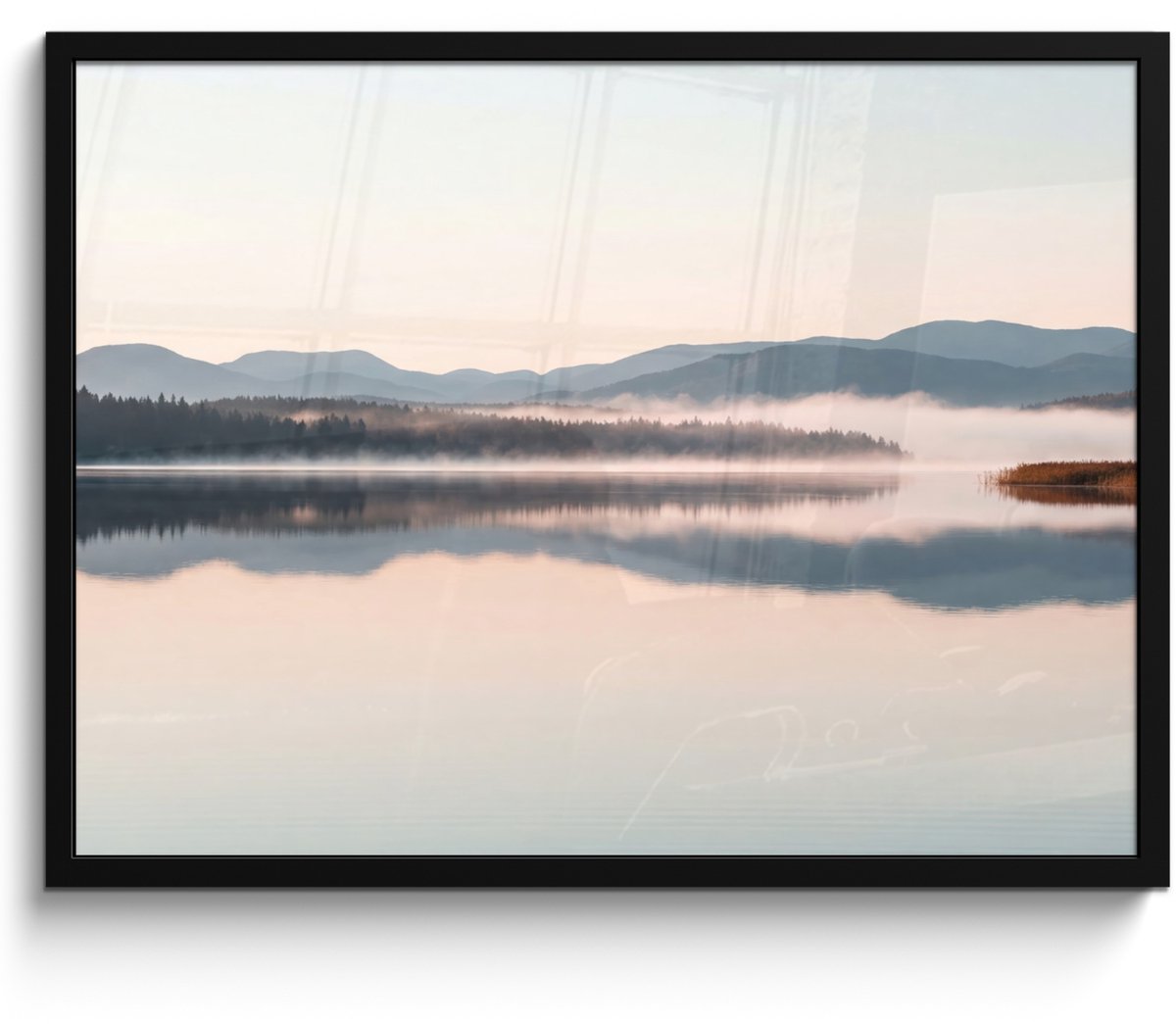 FrameYourWall Poster in lijst - Fotolijst 80x60 cm - Posters - Water - Bomen - Mistlaag - Posterlijst zwart - Decoratie - Wanddecoratie woonkamer - Muurdecoratie slaapkamer
