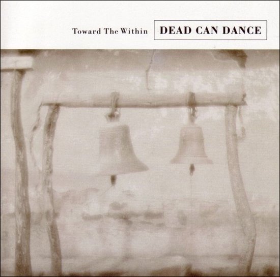 Albumhoes 'Toward The Within' van Dead Can Dance met twee klokken aan een houten balk.