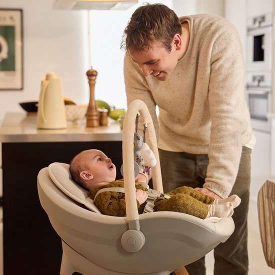 Kinderkraft FINI UP Kinderstoel 3‑in‑1 - Kunstlederen Bekleding - Verstelbare Tray - Ligstoeltje - Omzetbaar naar Speelfauteuil - Vvan de geboorte tot 20 kg - Grijs van Kinderkraft — afbeelding 2