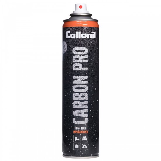 Een spuitbus met Collonil Carbon Pro. Zwart met oranje top en druppels. Witte tekst 'COLLONIL CARBON PRO' en symbolen.