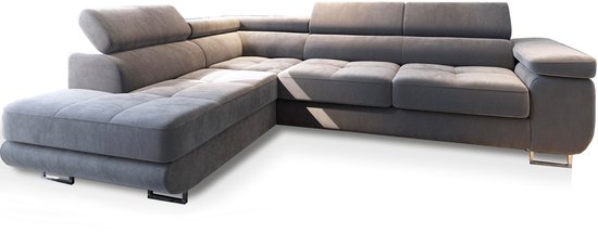 Lichtgrijze velours hoekbank met chaise longue en metalen pootjes, geïsoleerd op witte achtergrond.