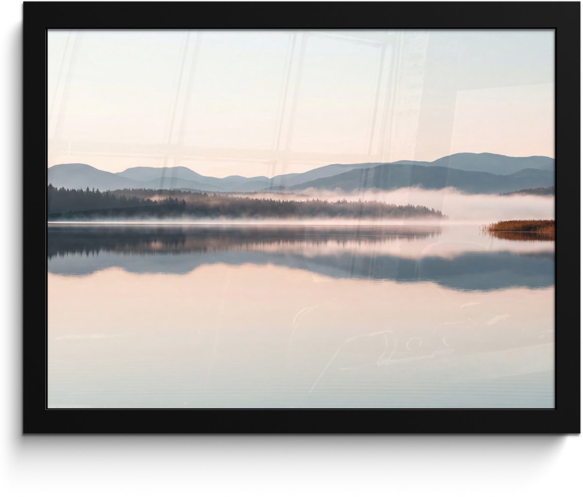 FrameYourWall Poster in lijst - Fotolijst 40x30 cm - Posters - Water - Bomen - Mistlaag - Posterlijst zwart - Decoratie - Wanddecoratie woonkamer - Muurdecoratie slaapkamer