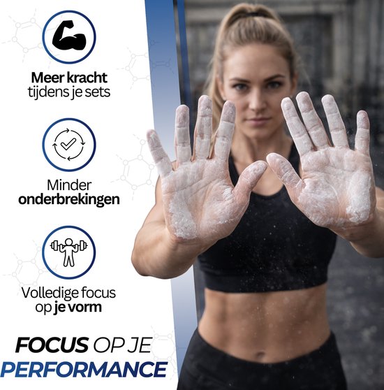Vrouw met witte poeder op haar handen, gefocust. Teksten: Meer kracht, Minder onderbrekingen, Volledige focus op je vorm.