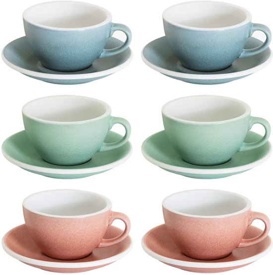 Set van zes cappuccino kopjes en schotels in blauw, groen en roze.