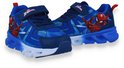 Blauwe Spiderman schoenen voor kinderen, met klittenband. Spiderman-opdruk en blauw/wit gestreept patroon. Met lichtjes in de zool.