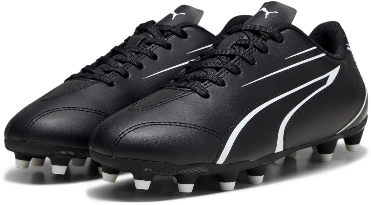Puma Vitoria junior voetbalschoenen FG/AG zwart/wit maat 34.5 kunstgras.
