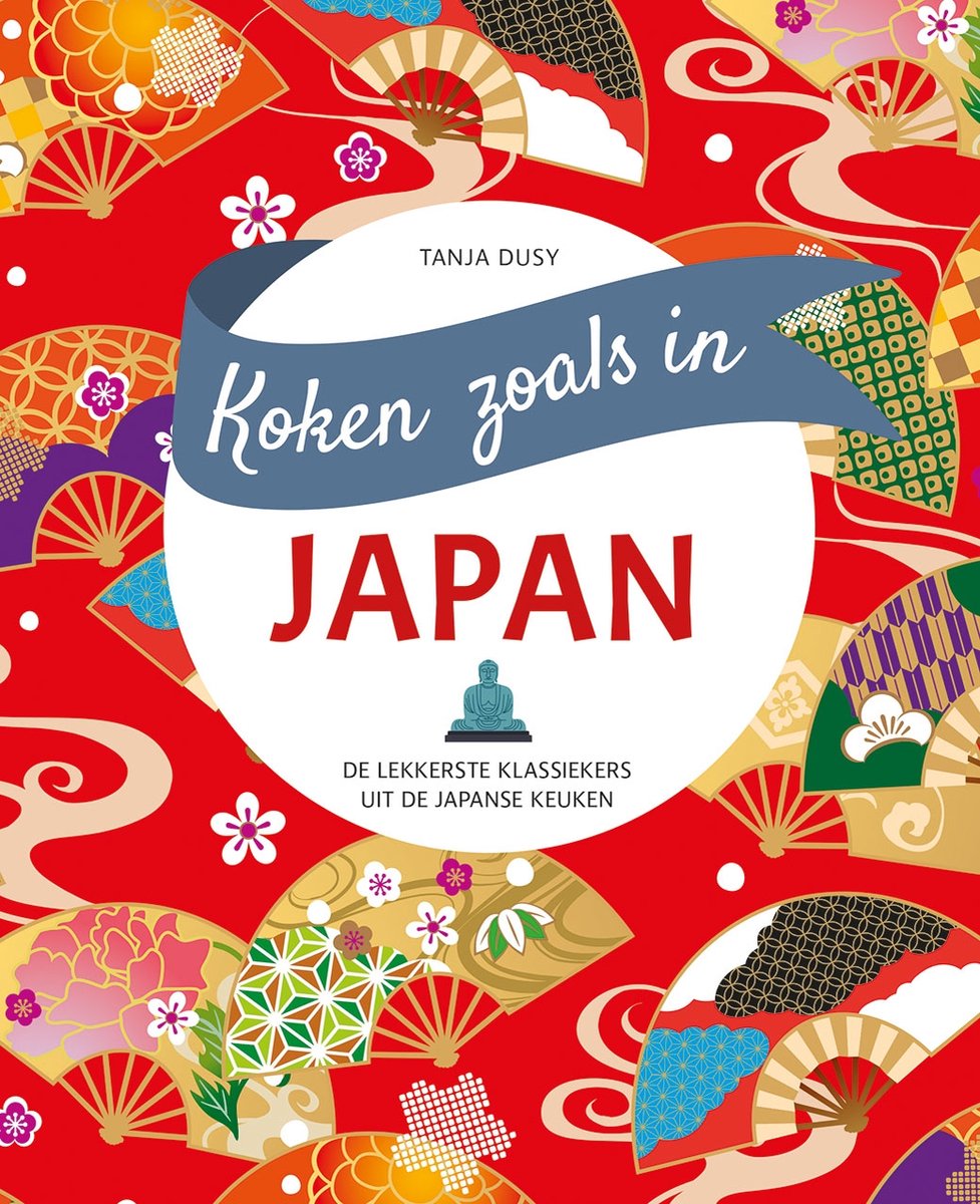 Boekomslag met de titel 'Koken zoals in JAPAN' in rode letters en Japanse waaiers.