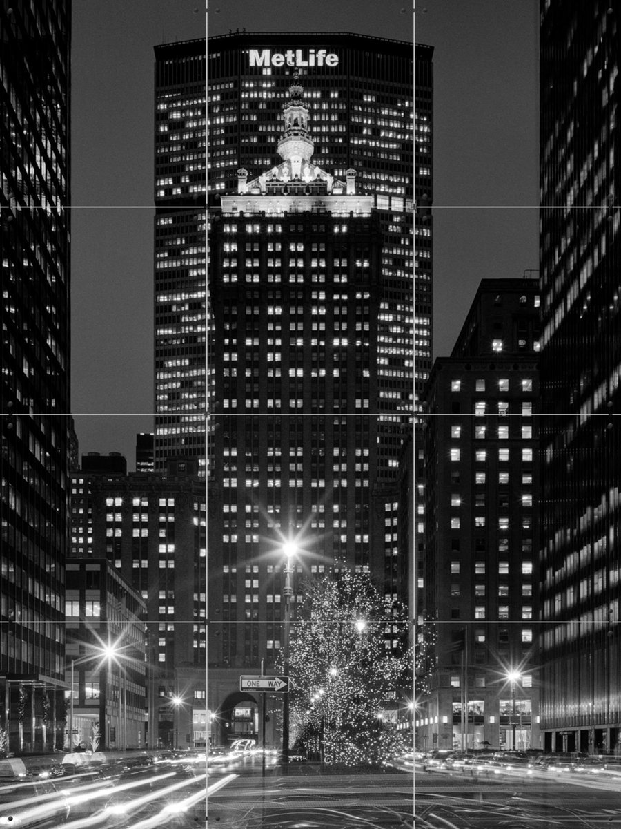 IXXI Metlife by Night, Teun Voeten - 60 x 80 cm - Gratis ophangtool - Grote wanddecoratie en posters - Fotografie, Architectuur