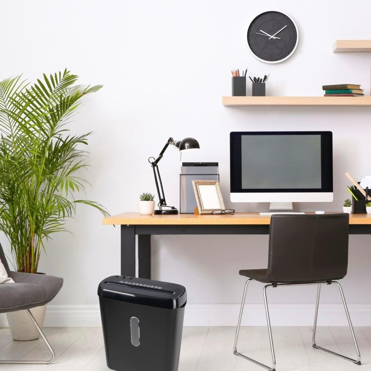 Intelectro Papierversnipperaar - Krachtige Elektrische Papierversnipperaar voor Thuisgebruik - 8L Opvangbak - Snippers Uitvoer - 6 Vellen/Keer - Overhittingsbeveiliging - Terugloopfunctie - Zwart - Levering Sneller dan Aangegeven! thumbnail 4