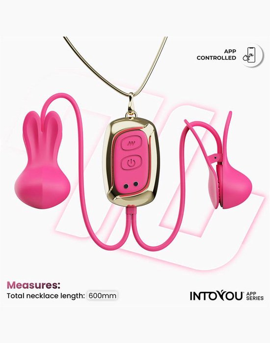 Roze IntoYou set met ketting van 600mm, bedieningsunit met gouden rand, bunny-stimulator en tepelklemmen. 'App Controlled' tekst.