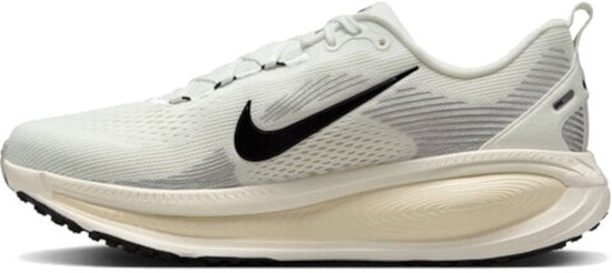 Nike vomero 18 en couleur blanche.