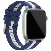 Een zilverkleurig horloge met een blauw en wit gestreept silicone bandje, losstaand.
