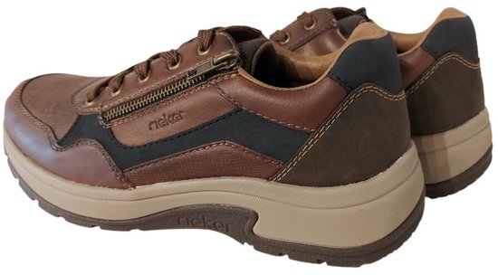 Bruine leren Rieker sneakers met ritssluiting, donkerblauwe en bruine accenten.