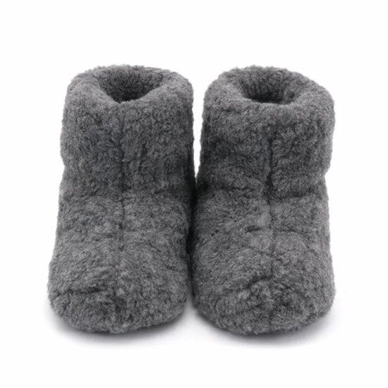 Donkergrijze wollen pantoffels van Skéépe, model hoog, gezien vanaf de voorkant.