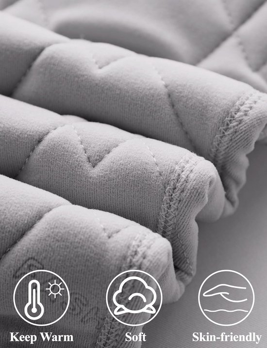 Close-up van grijze gewatteerde stof met iconen: Keep Warm, Soft en Skin-friendly.