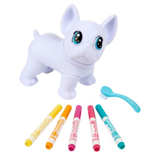 Witte Franse Bulldog Washimal met grote blauwe ogen en een halsband, met vijf Washimals stiften (geel, oranje, roze, rood, cyaan) en een blauw borsteltje.