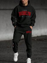 Stijlvol Brooklyn Hoodie en Joggingbroek Set - Comfortabele Zwarte Trainingspak met Logo, Trendy Sportieve Outfit voor Mannen - 4XL-5XL