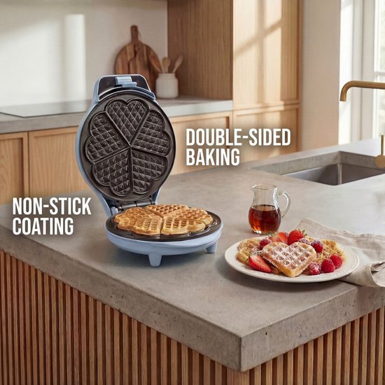 Blauw wafelijzer op aanrecht met twee hartvormige wafels, tekst 'Non-stick coating' en 'Double-sided baking'.