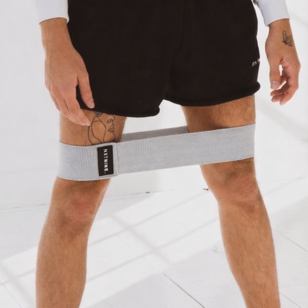 NXT NINE weerstandsband LIGHT M - Booty Band - Fitness Elastiek - Korte Resistance Band - Licht grijs