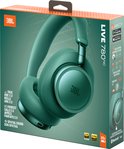 Verpakking van de groene JBL Live 780NC koptelefoon met productafbeelding en specificaties.