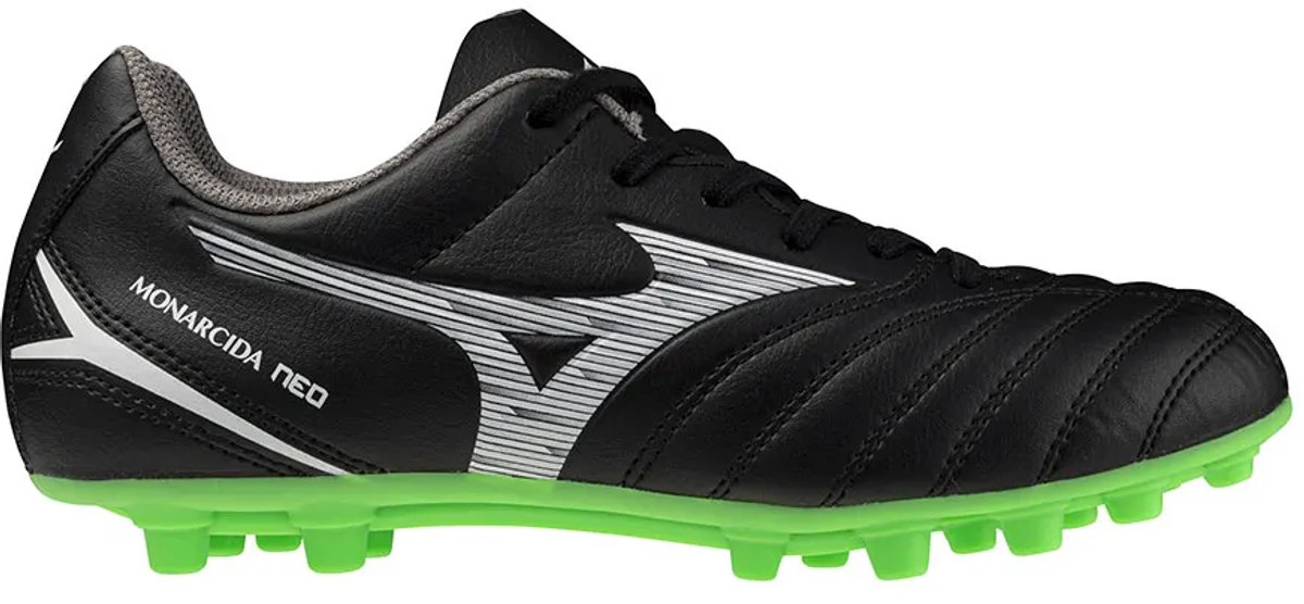 Mizuno Monarcida Neo III Select AG voetbalschoenen in zwart met groene noppen, ontworpen voor junior spelers op kunstgras.