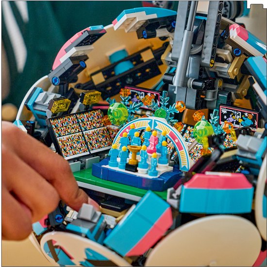 LEGO Editions Voetbal - 3D-display bouwpakket met mini-stadion - Verjaardagscadeau voor jongens, meisjes en voetbalfans vanaf 10 jaar - 43019