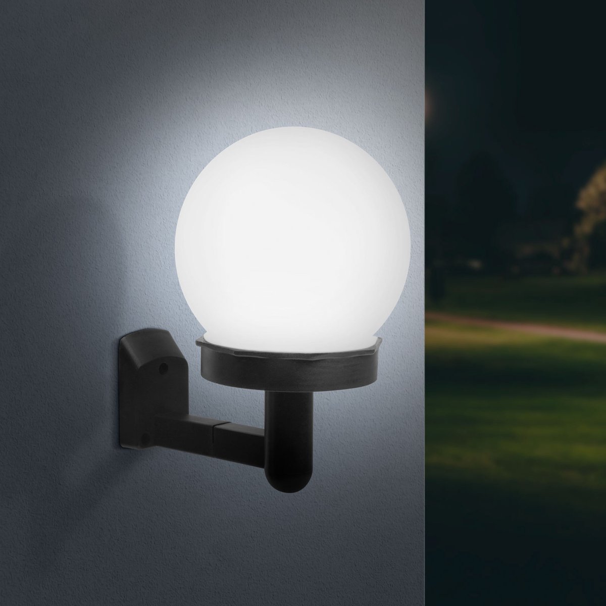 Solar LED Wandlamp – Bolvormig – Koel Wit – Zwart – Op Zonne-Energie – Automatisch Aan Bij Schemer – Voor Gevel, Schutting En Buitenverlichting [11710]