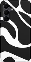 Casetastic hoesje geschikt voor Samsung Galaxy S25 FE - Dubbellaagse bescherming - Zwart Wit Golven - Fashion Case - Zwart Wit