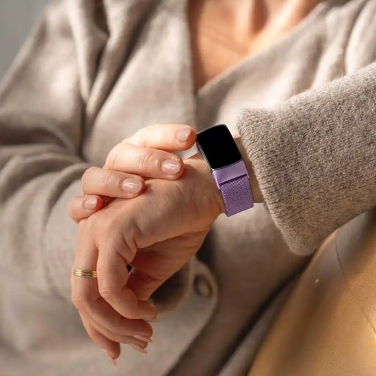 Bracelet milanais de Luxe Strap-it - adapté à Fitbit Charge 6 - Bracelet milanais en acier inoxydable pour tracker d'activité Charge 6 (violet clair)