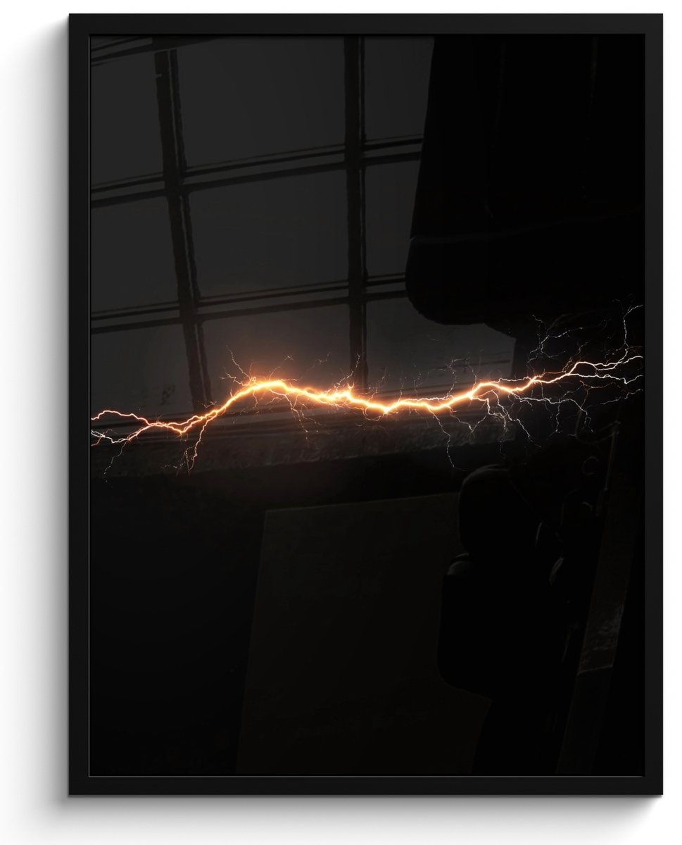 FrameYourWall Poster in lijst - Fotolijst 50x70 cm - Posters - Gaming - Oranje - Bliksemflits - Licht - Posterlijst zwart - Decoratie - Wanddecoratie woonkamer - Muurdecoratie slaapkamer Vonken