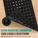 Detail van de extra krachtige zuignappen van de zwarte antislip badmat voor stabiele bevestiging.