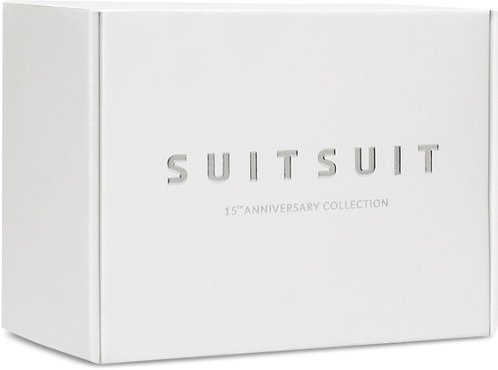 Witte SUITSUIT doos met "15th Anniversary Collection" opdruk.