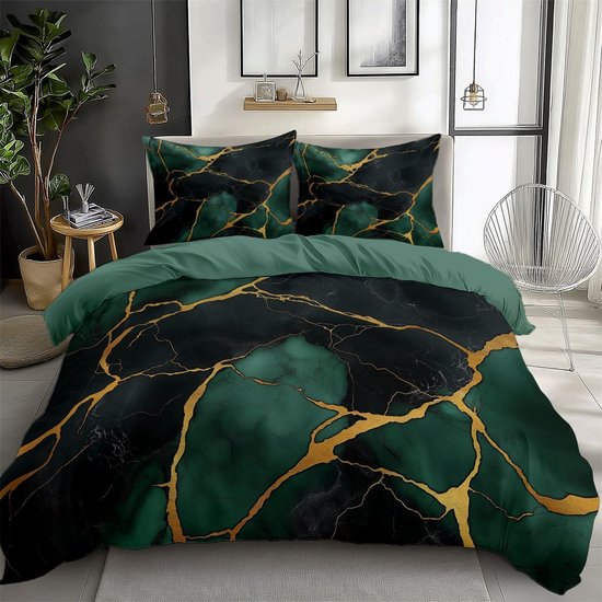 Dekbedovertrek en kussenslopen met marmerprint in groen, zwart en goud.