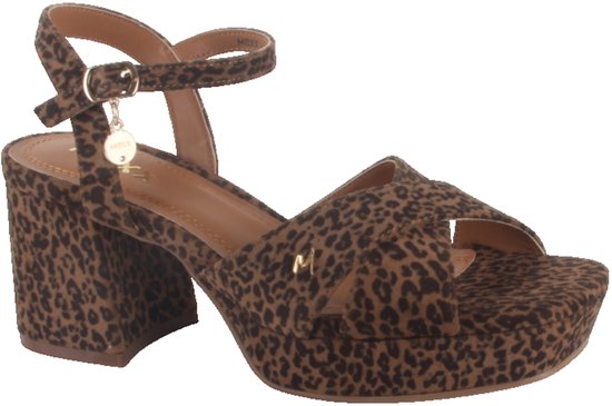 Beige leopard print plateauzandale met gekruiste bandjes, gesp en blokhak. 