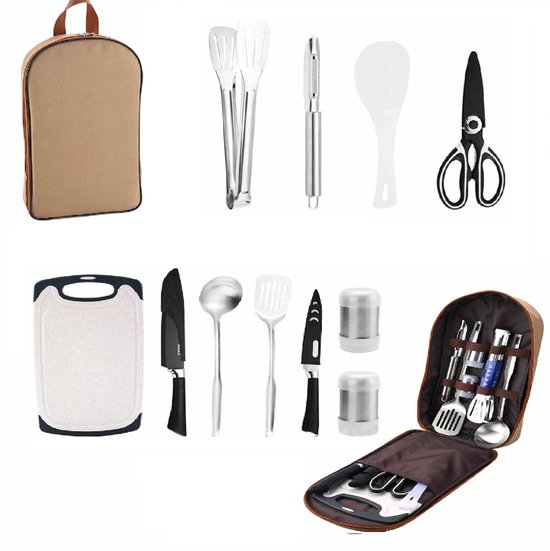 Un sac de transport marron à côté de diverses pièces d'un ensemble de cuisine de camping: couverts, planche à découper, pots et cuillères.