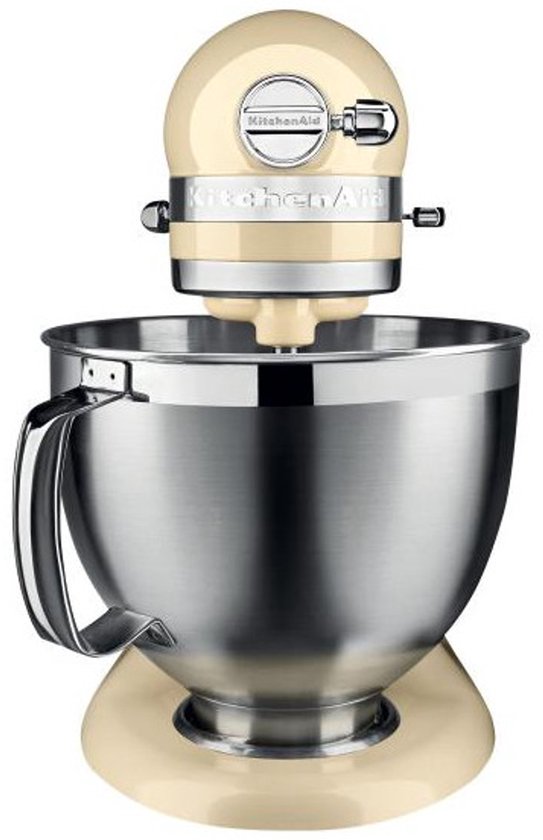 Licht beige KitchenAid Artisan mixer met RVS kom en handgreep.
