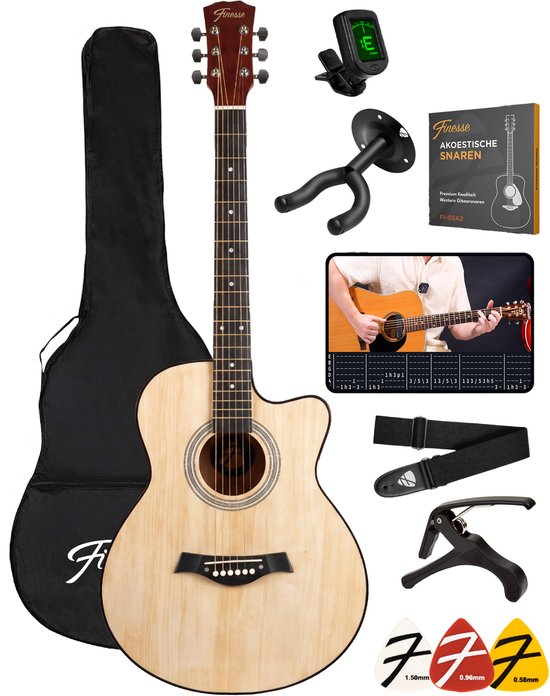 Een naturel akoestische gitaar set met koffer, stemapparaat, band, capo, plectrums, en een videocursus.