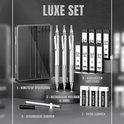 Luxe set met een kunststof opbergdoos, drie 0.9 mm mechanische potloden, navulbusjes en extra gummen.