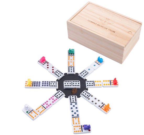 Mexican Train domino spel met station en 8 gekleurde treintjes, op een zwarte ondergrond.