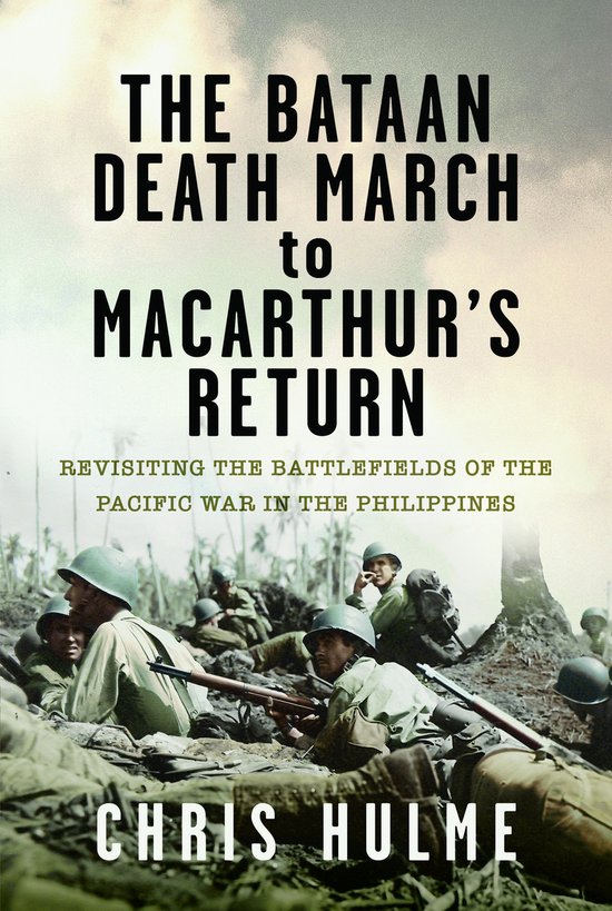 Boekomslag: "The Bataan Death March to MacArthur's Return" door Chris Hulme, met soldaten in helmen en uniformen uit de Tweede Wereldoorlog.