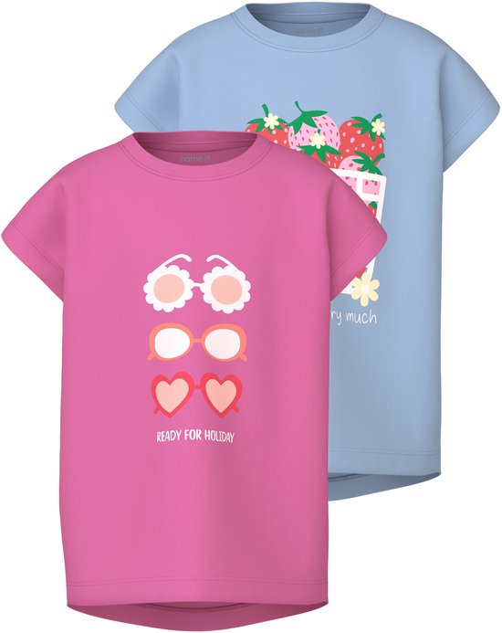 Roze en lichtblauwe T-shirts met prints van zonnebrillen en aardbeien.