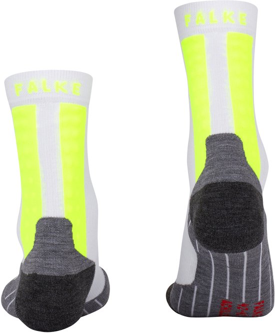 Witte sportsokken met brede neongele verticale strepen en grijze accenten bij hiel en teen. 'FALKE' op de kuit.